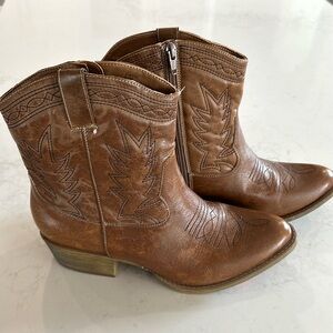 Coconuts by Matisse 91/2 cowboy boots